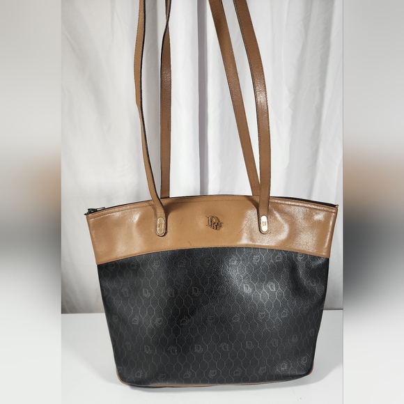 Christian Dior Honeycomb shoulder tote. Small scratches on ext leather. - Picture 1 of 14
